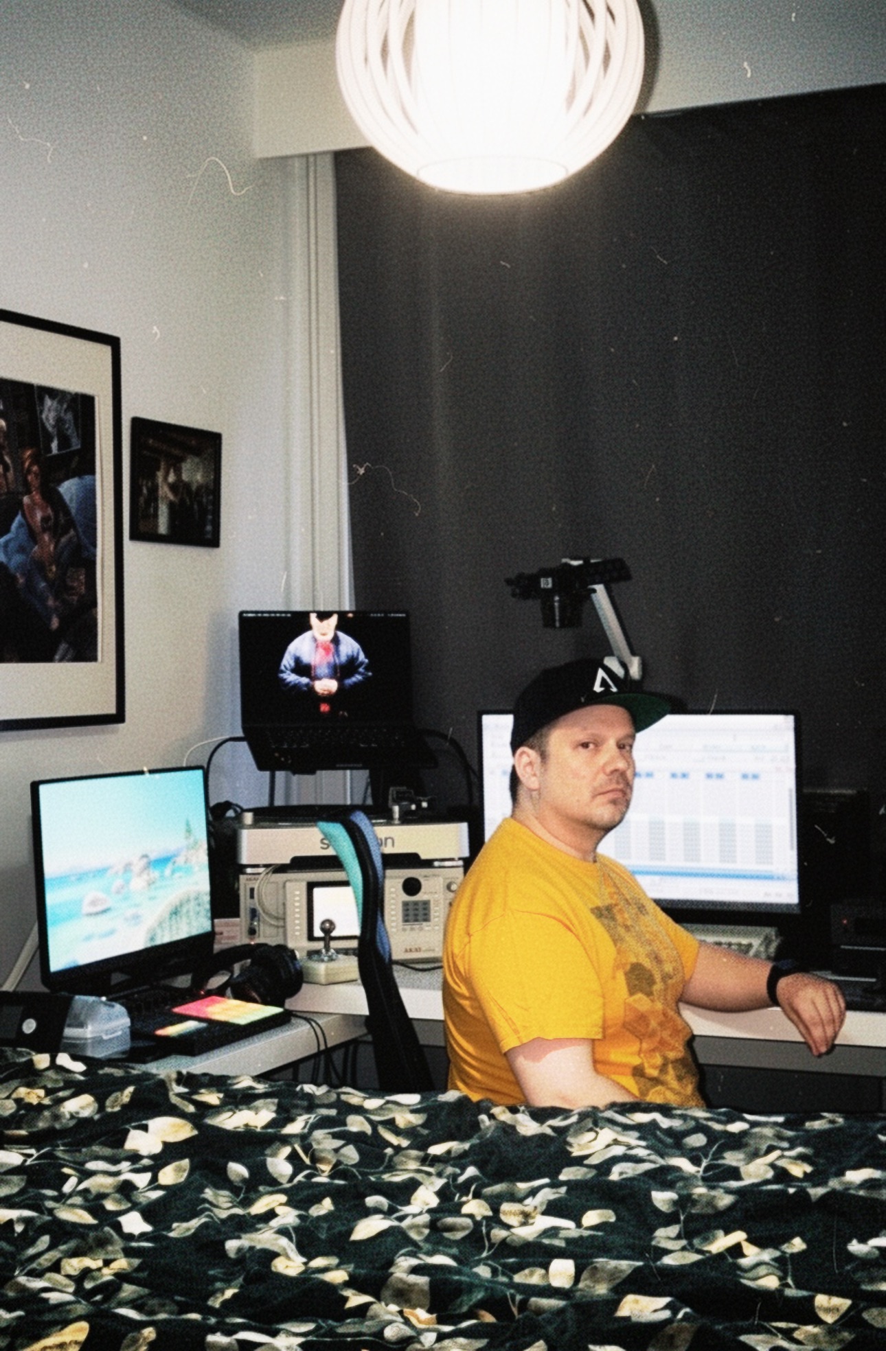 Xmies, studio, 2026